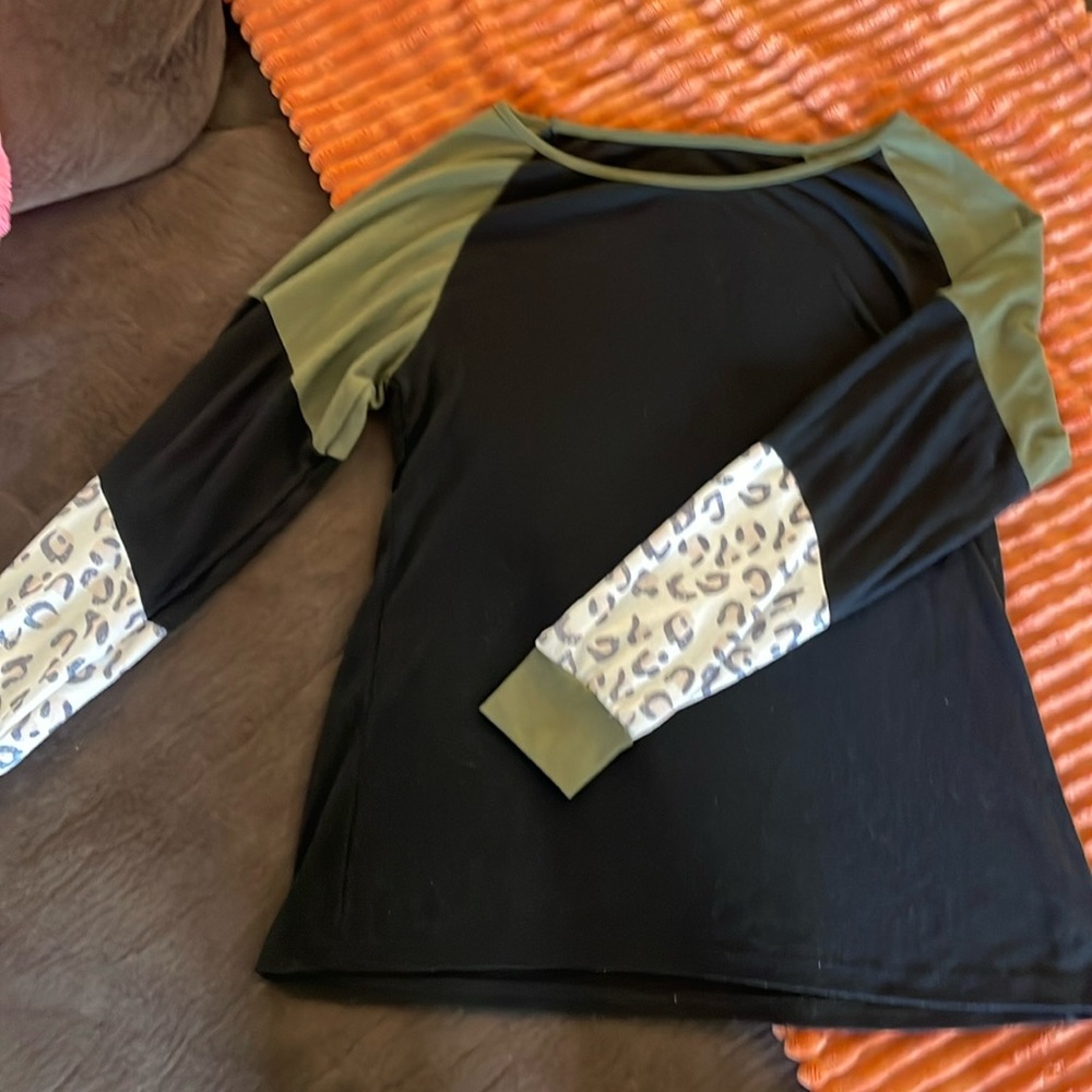 Amazon long sleeve shirt. Some pilling present